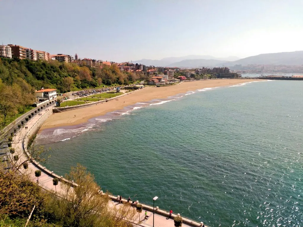 Descubre las mejores playas urbanas en Bilbao y Bizkaia para este verano